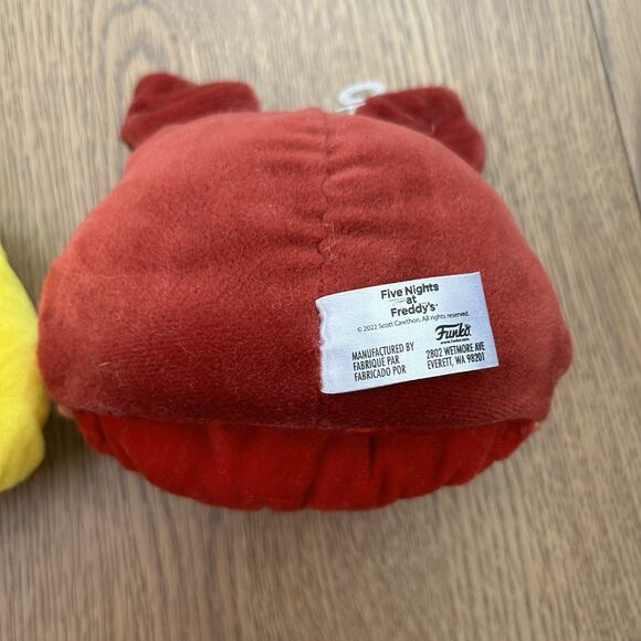 Funko Five Nights at Freddy’s FNAF Reversible Head 4” Plush Freddy, Chica, Foxy - Picture 4 of 15